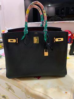 🆕 AUTHENTIC HERMES BIRKIN 25 BLACK SWIFT IN GOLD HARDWARE, Luxury, Bags &  Wallets on Carousell