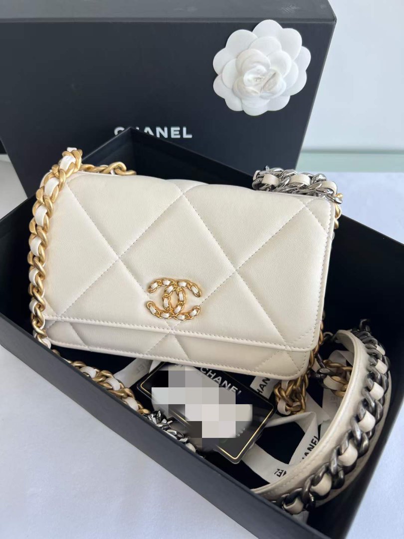 Chanel 19 woc white new arrivals