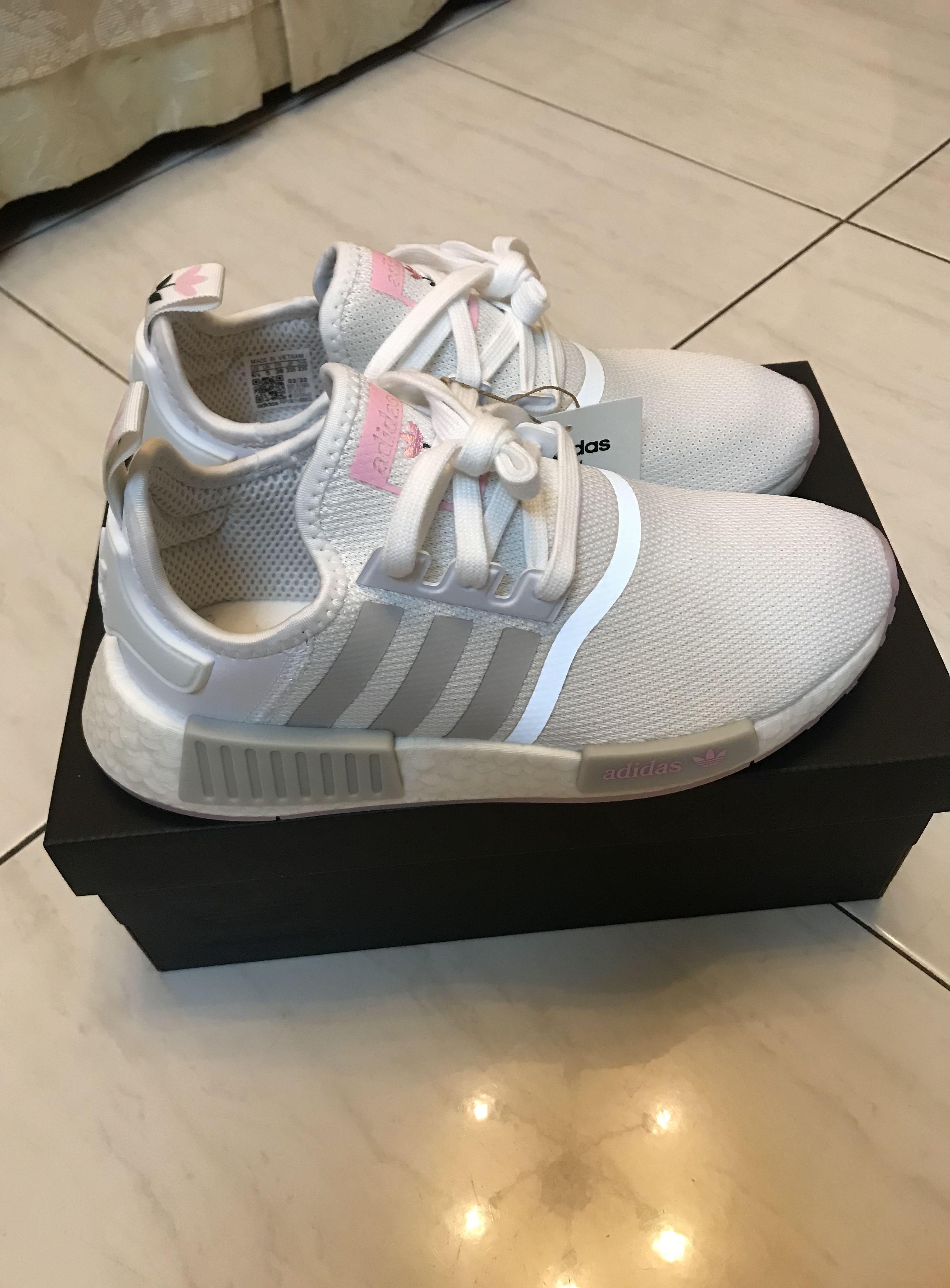 Adidas nmd r1 deals pink made in vietnam