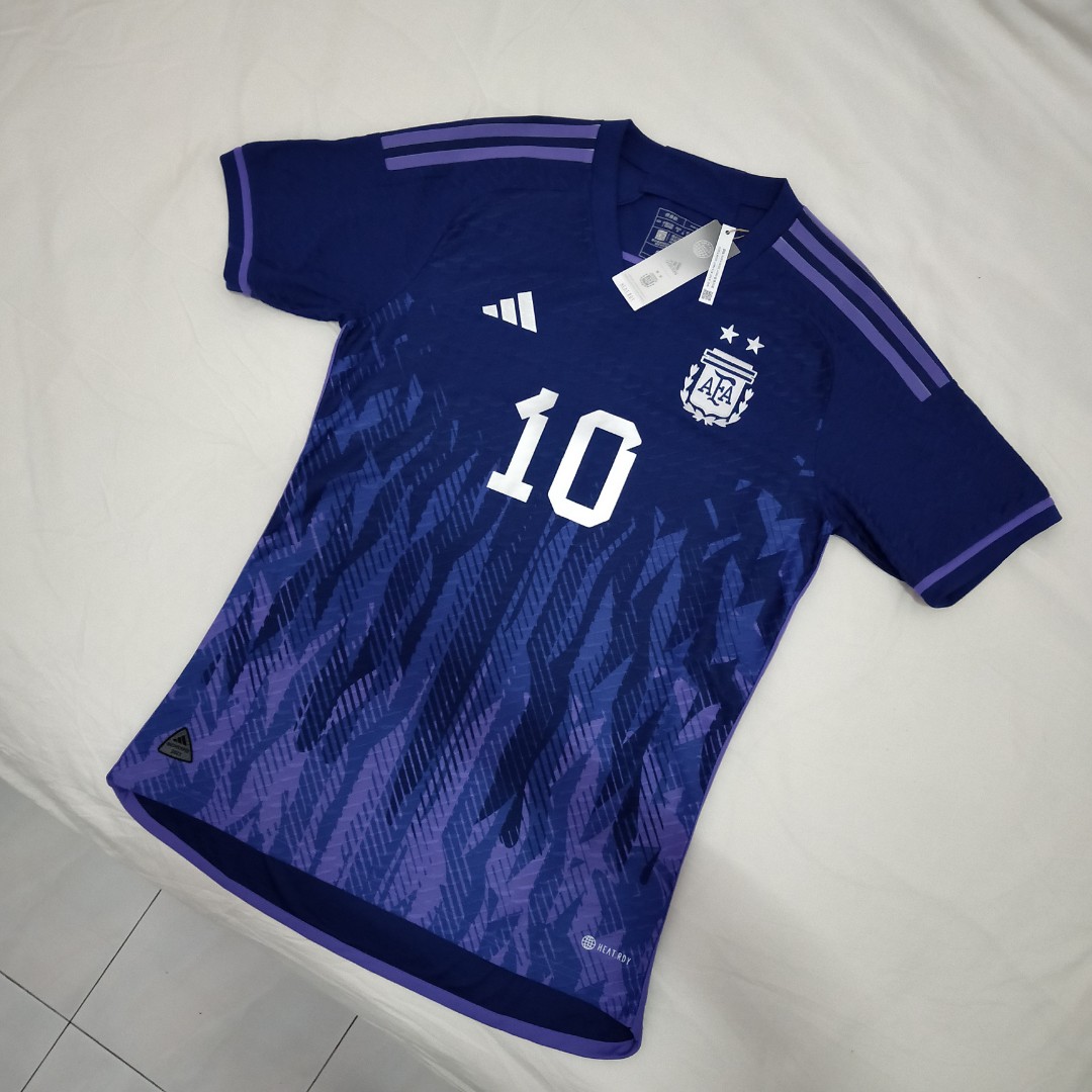 Argentina Home Authentic Kit #10 Lionel Messi (BNWT), Men's Fashion,  Activewear on Carousell