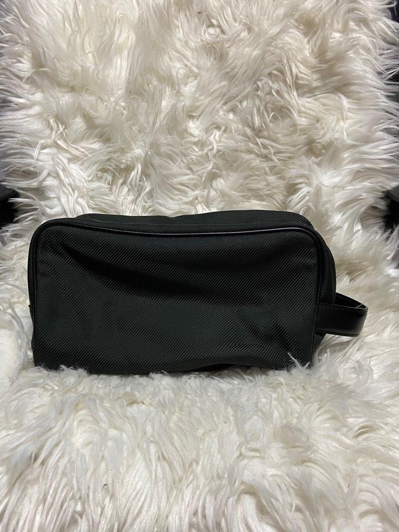 Authentic Louis Vuitton Mens Bag (Category: Luxury Bags & Wallets) located in Bocaue. Submitted by cocopiper28 (Listing ID 1193359222, Image 2). Description: .