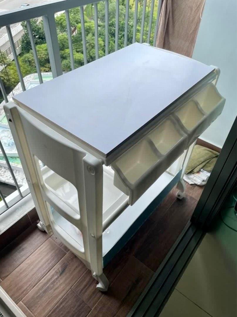 Bath tub x changing table, Babies & Kids, Bathing & Changing, Bathtub