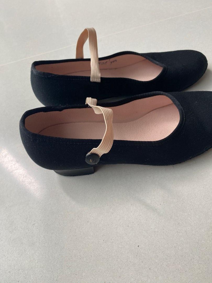 Bloch Ballet Accent Low- heel Character Shoes (Category: Babies & Kids Fashion) located in Singapore. Submitted by freespiritviv (Listing ID 1193240529, Image 2). Description: The Accent flat heel character shoe is designed with minimal toe spring to help a dancer maintain contact with the floor and reduce resistance when pointing. A flexible outsole ensures that the shoe moves with the foot from demi to pointe. Snap button fastening - Easy chang