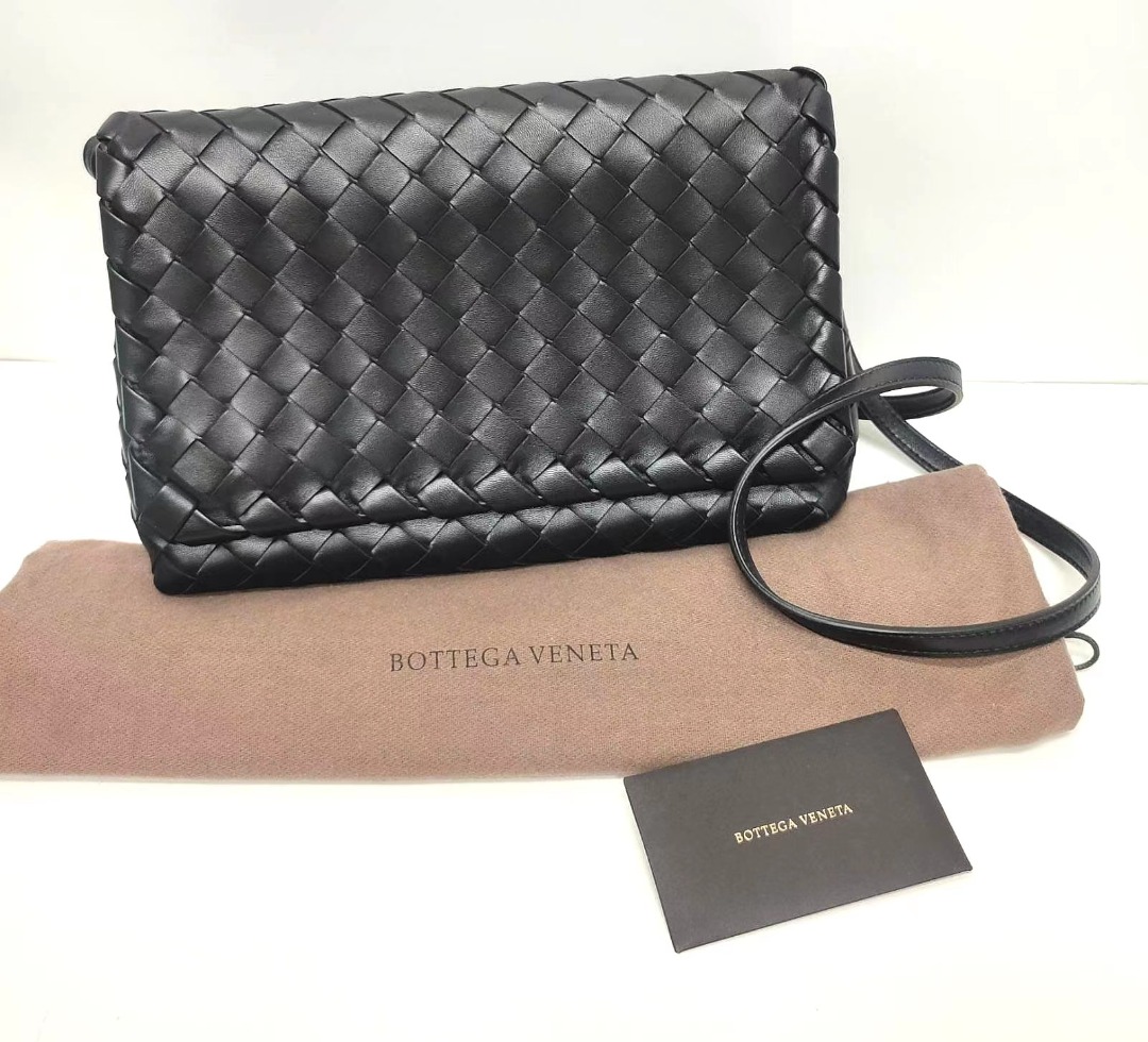 Bottega Veneta Intrecciato Crossbody Bag for in Black - 600519-VCPP1-8803,  名牌, 手袋及銀包- Carousell