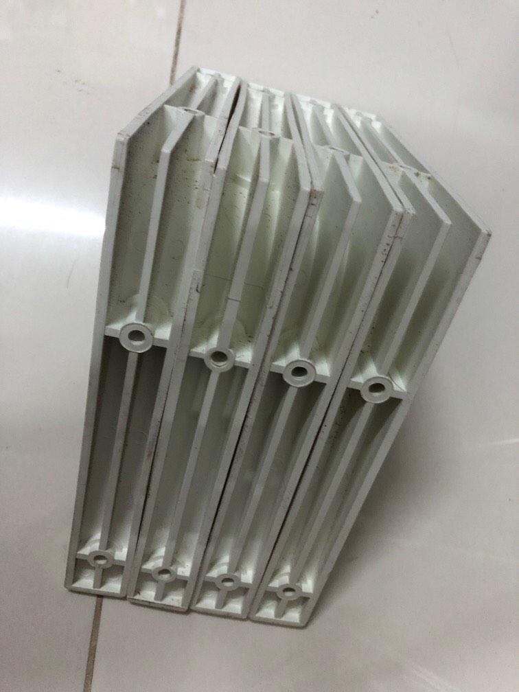 Brackets (Category: Home Improvement Tools & Accessories) located in Singapore. Submitted by matoc (Listing ID 1193302316, Image 3). Description: $2 - 4 pieces.