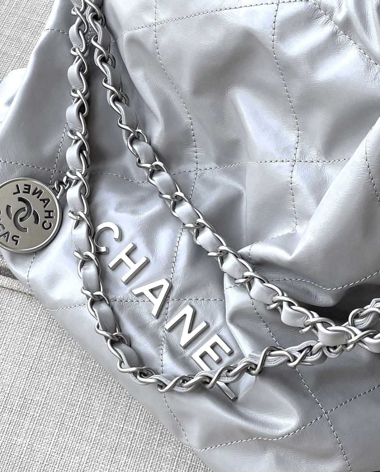 Chanel 22 Light Grey Bag Small, 名牌, 手袋及銀包- Carousell