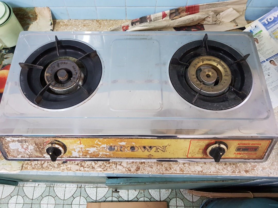 Crown Table Top Gas Cooker with Esso Gas Cylinder and Regulator, TV
