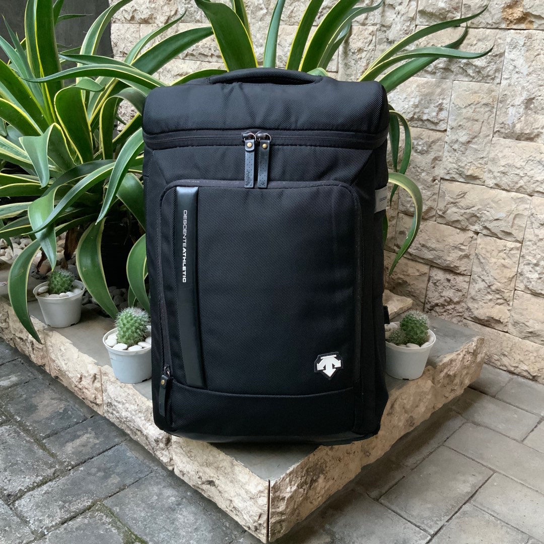 Descente athletic store backpack