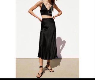 Dicari  black midi satin skirt