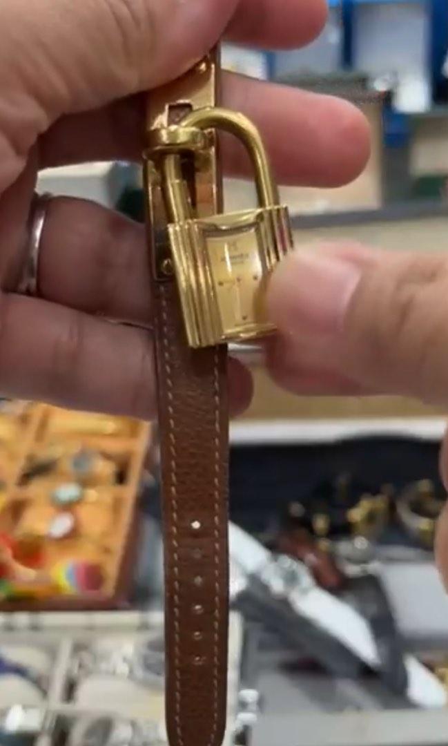 Hermes kelly watch (Category: Luxury Watches) located in Santiago. Submitted by dobongsoon (Listing ID 1193339957, Image 3). Description: small - large wrist guaranteed authentic orig strap.