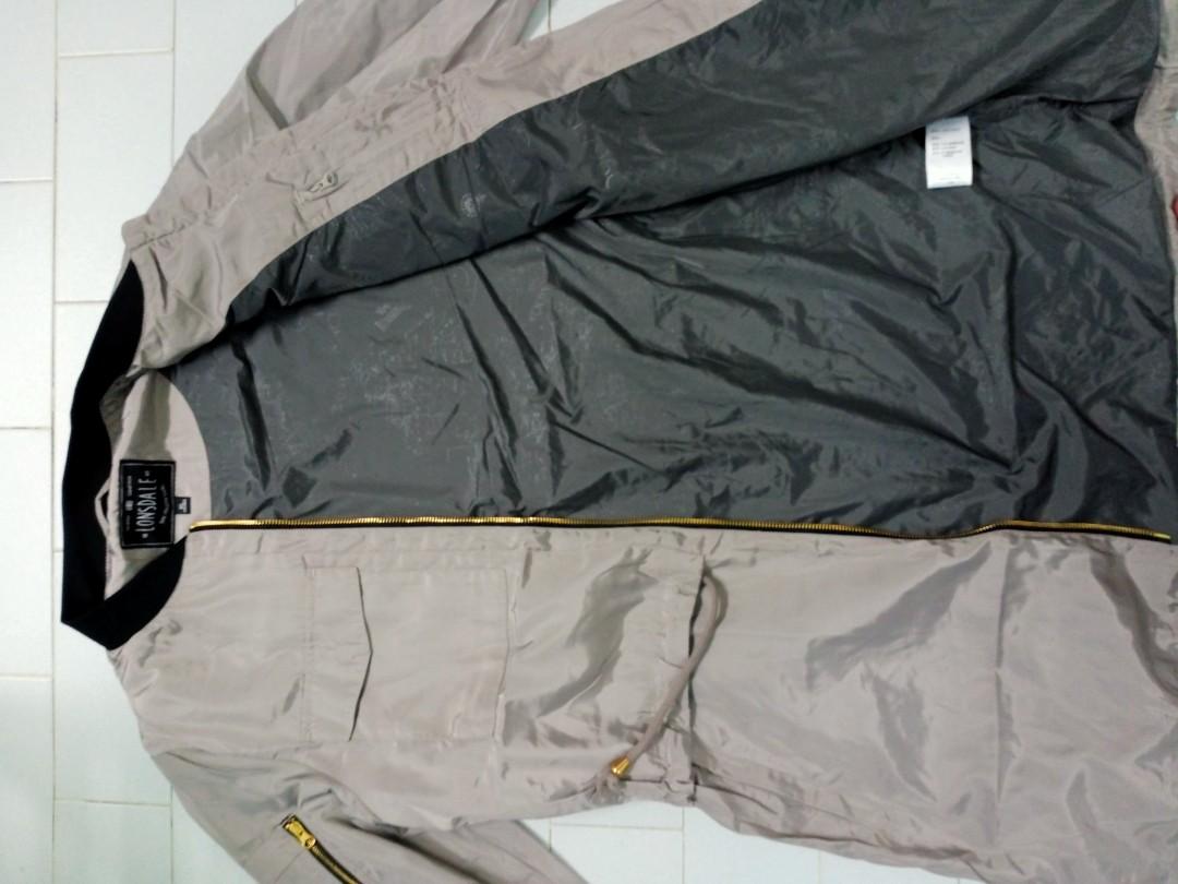 Jacket (Category: Coats, Jackets and Outerwear) located in Singapore. Submitted by mingling1830 (Listing ID 1193369298, Image 5). Description: new $22 fit Size M or L.
