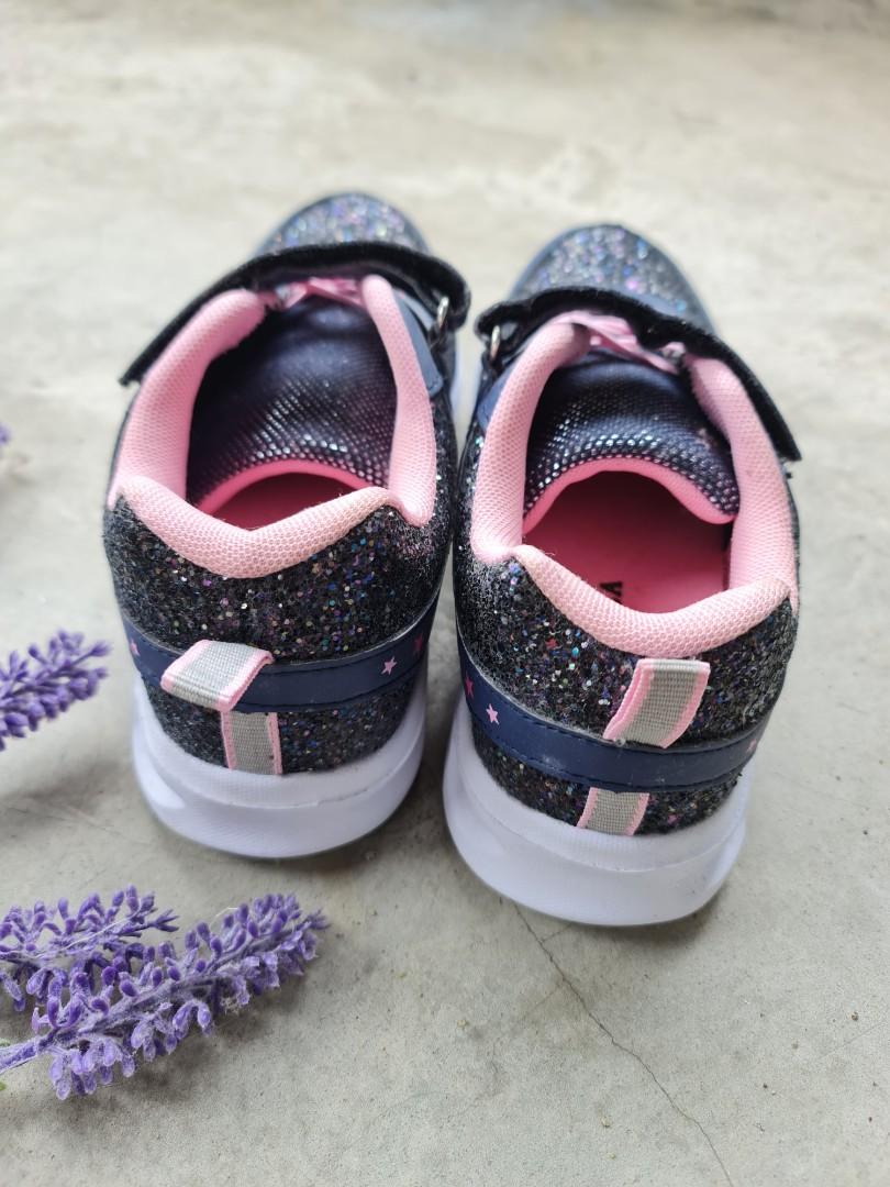 Kod shoes top