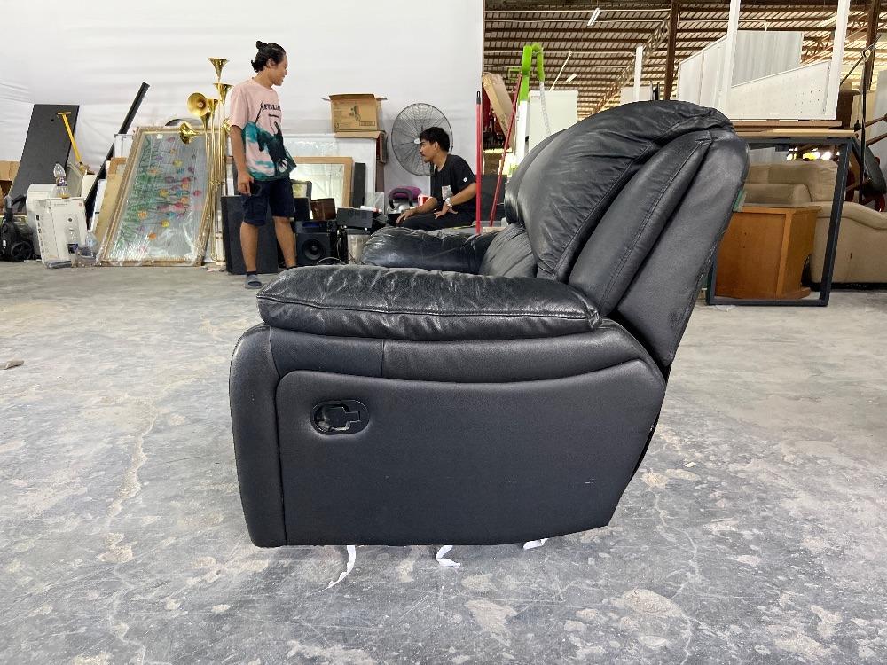 Leather 2Seater Recliner Sofa Black Colour / Sofa Berbaring 2 Tempat