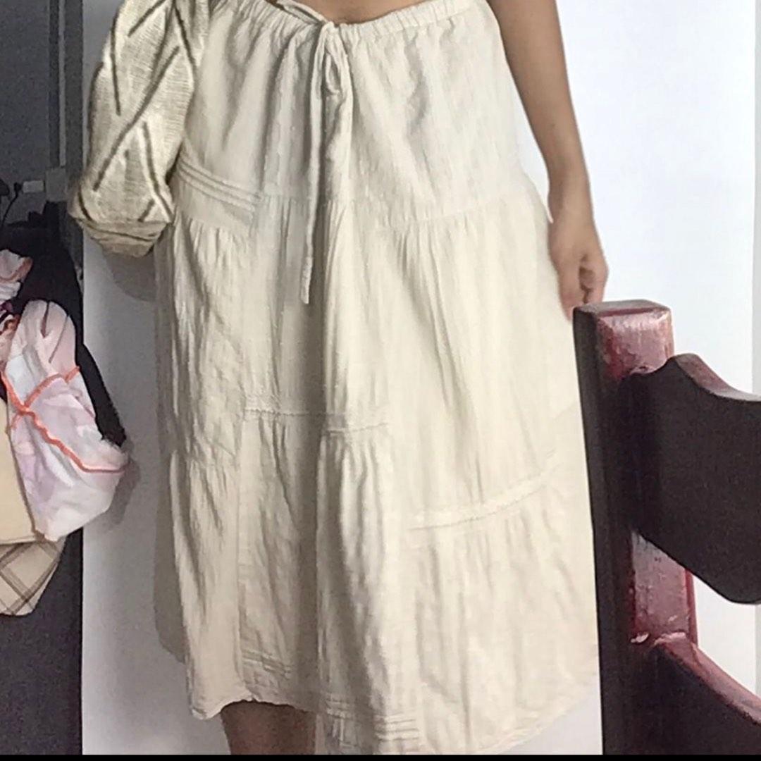 Linen Midi Skirt (Category: Skirts) located in Taguig. Submitted by jdeclutter__ (Listing ID 1193366027, Image 2). Description: with flaws.