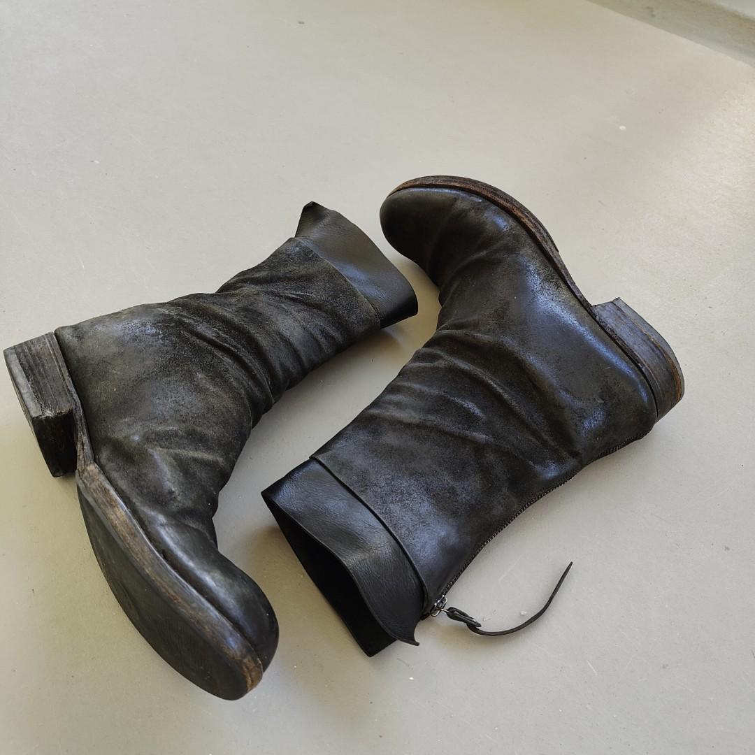 Rear zip clearance boots