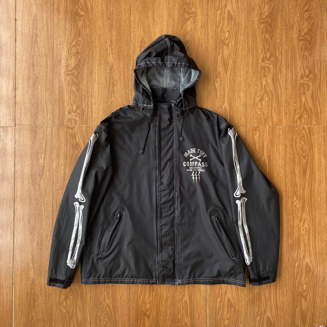 Compass outlet rain gear