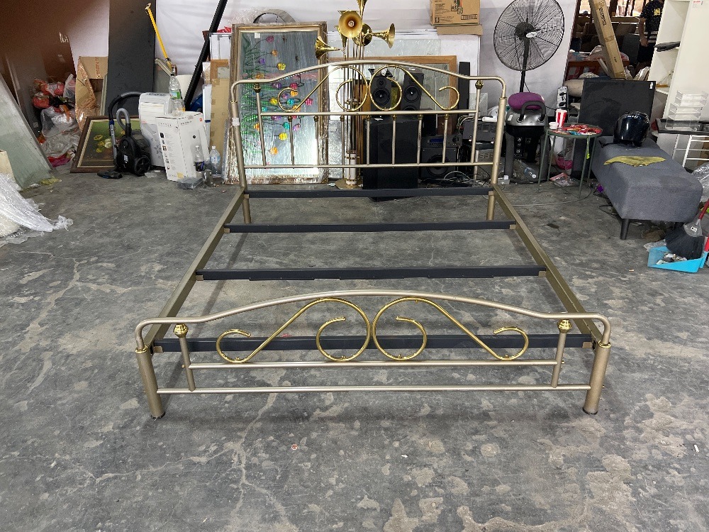 Metal King Size Bed Frame / Rangka Katil Saiz King Logam, Furniture & Home Living, Furniture