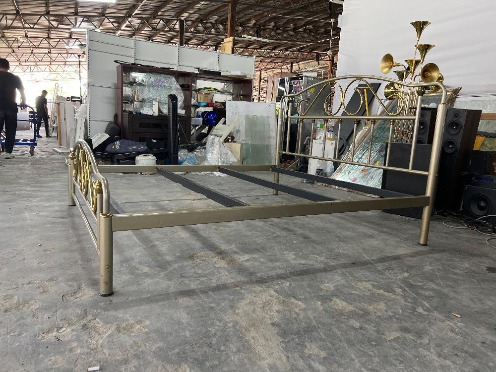 Metal King Size Bed Frame / Rangka Katil Saiz King Logam, Furniture & Home Living, Furniture