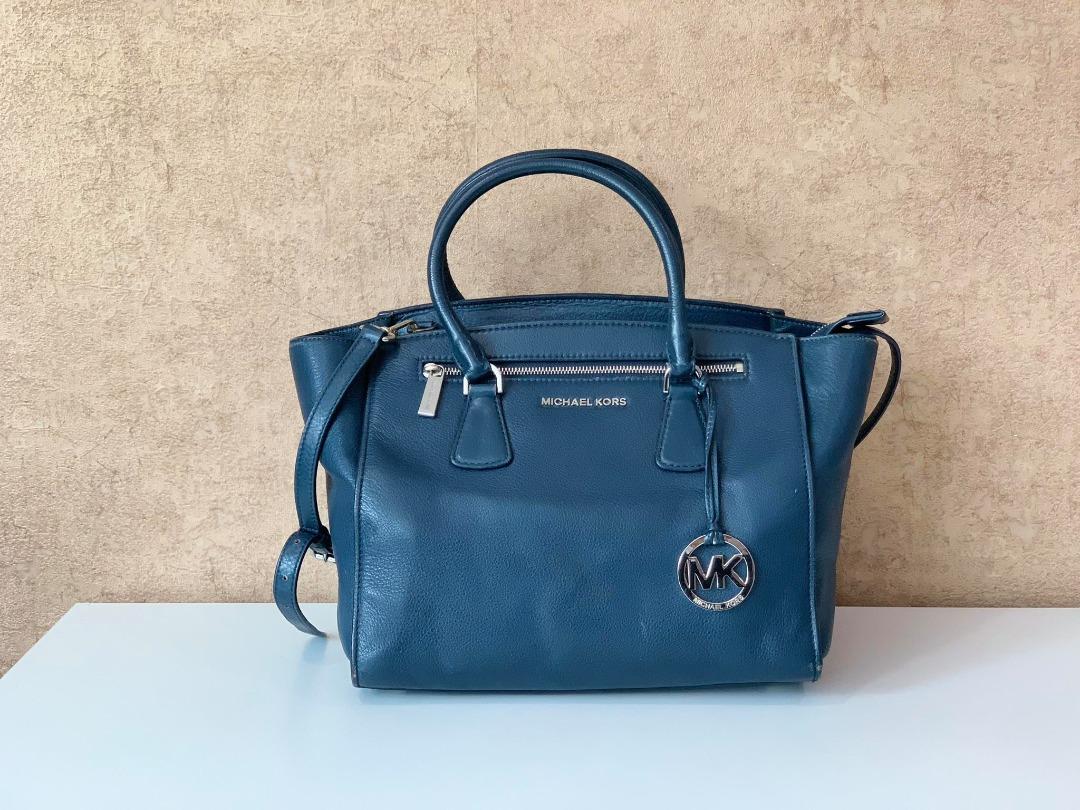 MK Jet Set Medium Saffiano Leather Top-Zip Tote Bag, Luxury, Bags & Wallets  on Carousell