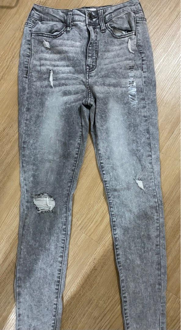 Ripped Jeans (Category: Jeans) located in Manila. Submitted by marvellous13 (Listing ID 1193356886, Image 2). Description: Brand new Perfect Fit 27 .