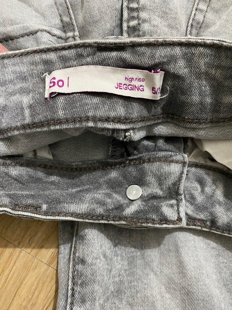Ripped Jeans (Category: Jeans) located in Manila. Submitted by marvellous13 (Listing ID 1193356886, Image 3). Description: Brand new Perfect Fit 27 .