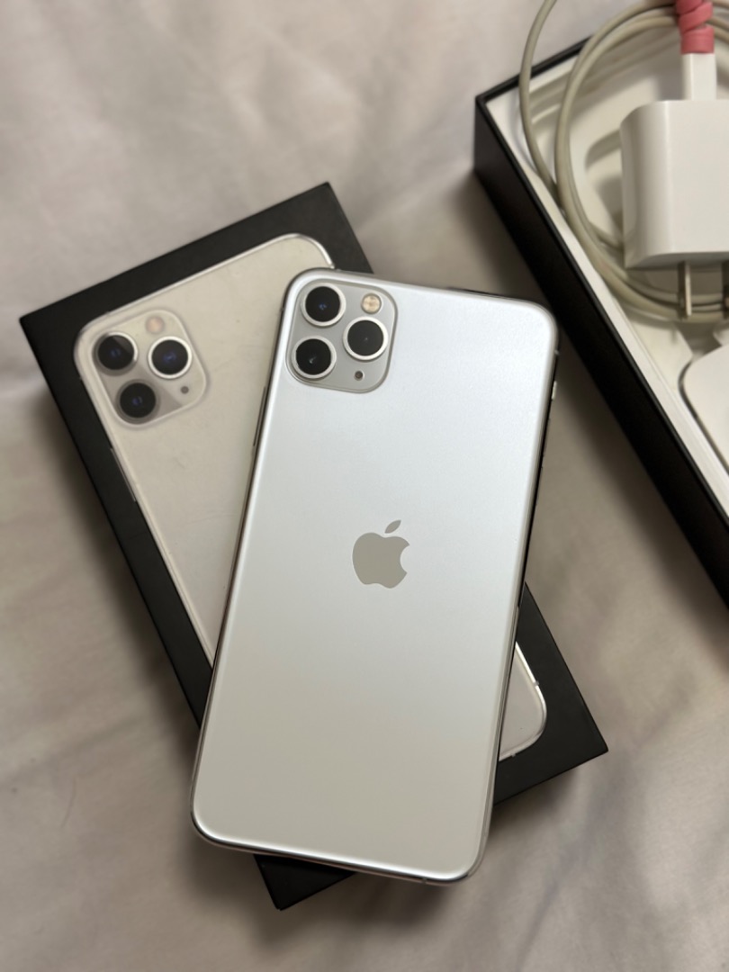 Iphone 11 pro max silver. Айфон 13 с двумя камерами. Айфон 700. Айфон 200. Iphone 13 и 13 Pro.