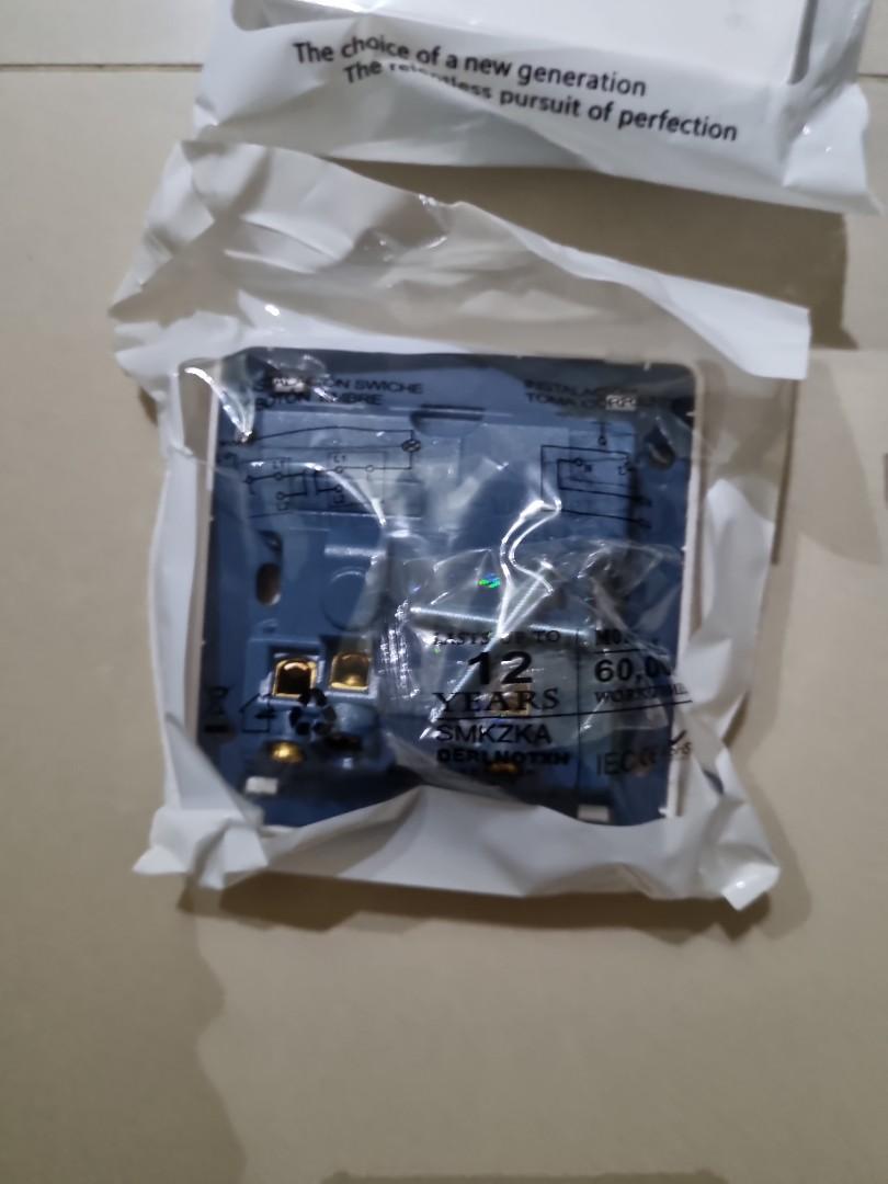 Single socket 13A (Category: Electrical, Adaptors & Sockets) located in Singapore. Submitted by accessories_stop (Listing ID 1193346134, Image 2). Description: 3 pcs for $14.Brand new.Cash & carry..