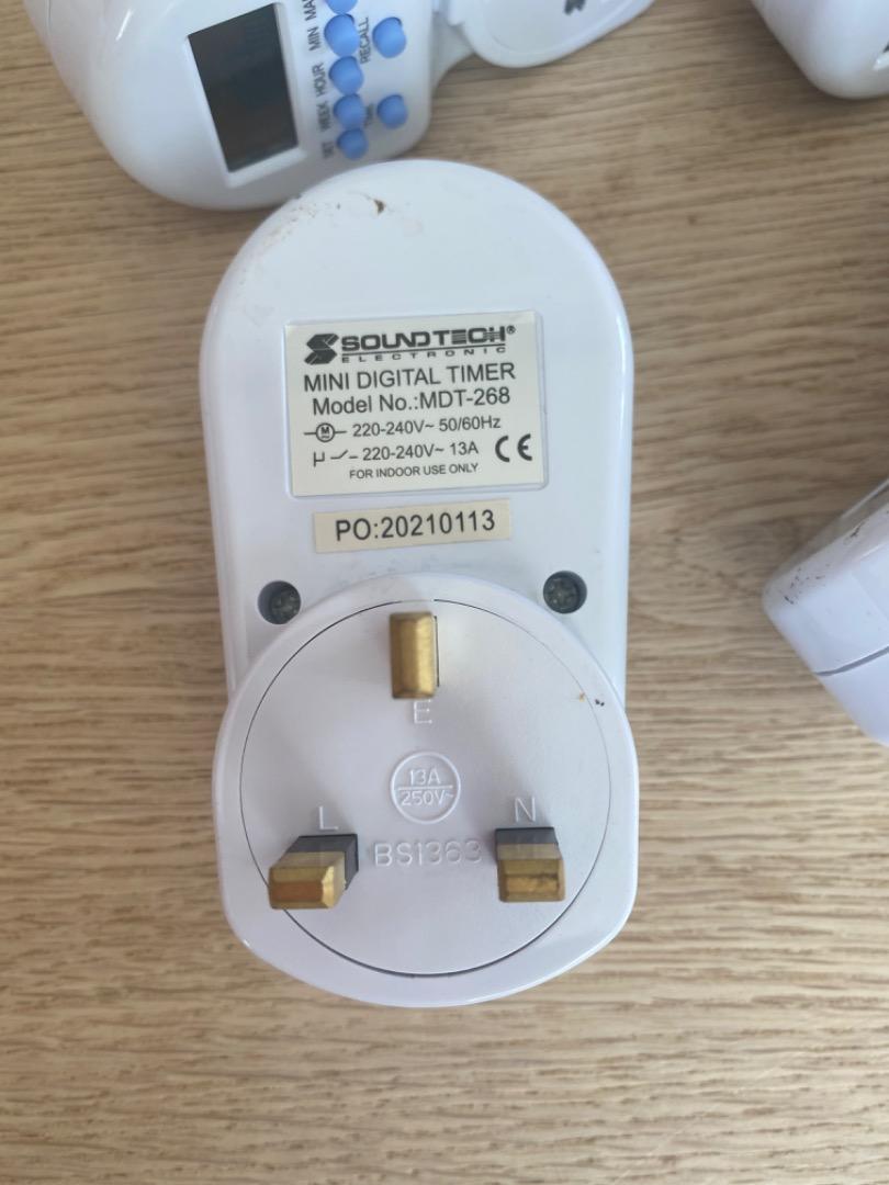 12 x Timer Plugs, Computers & Tech, Parts & Accessories, Cables