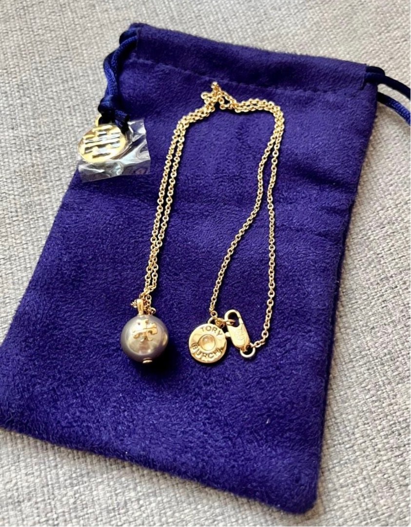 Last chance! Tory Burch Grey Pearl Necklace, 女裝, 飾物及配件, 頸鍊- Carousell