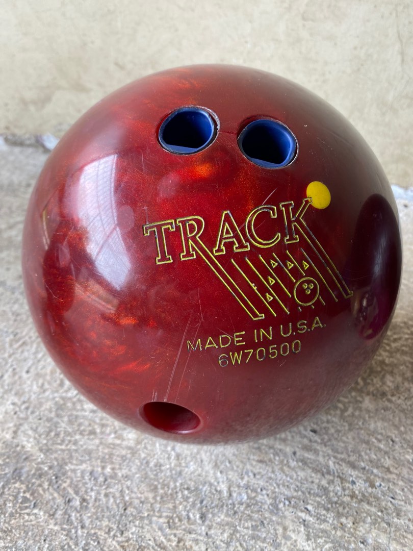 Track synergy reactive bowling ball, Sports Equipment, Sports & Games