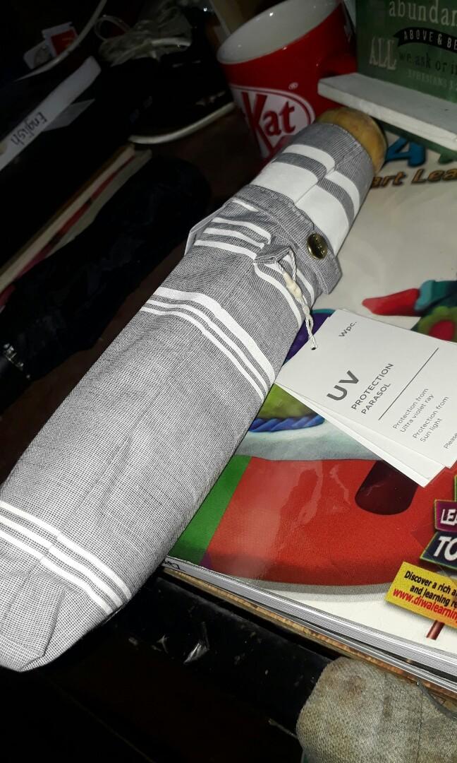 MANUAL uv japan umbrella originally worth 3,000 YEN, Hobbies & Toys