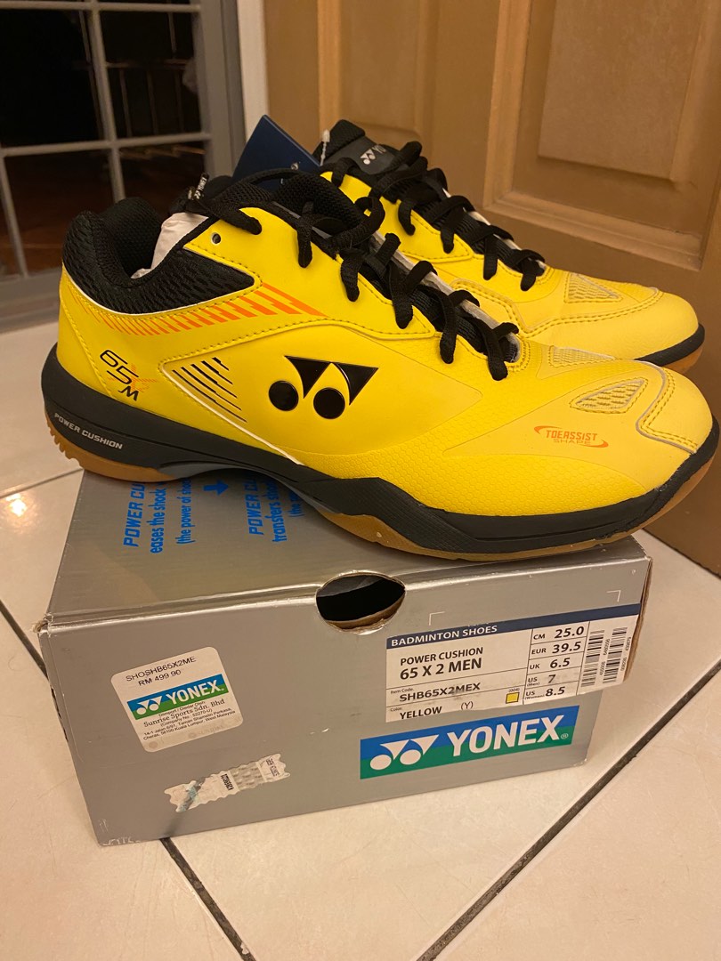 Yonex yellow hotsell shoes