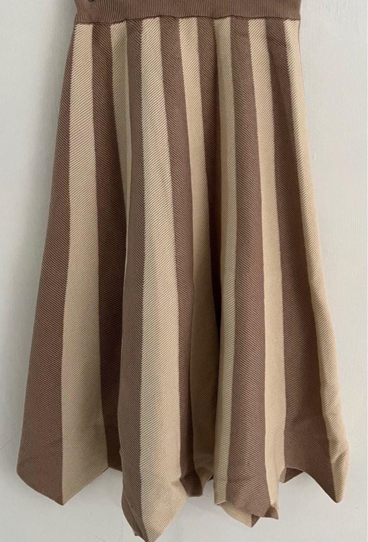 Zig zag skirt, Fesyen Wanita, Pakaian Wanita, Gaun & Rok di Carousell