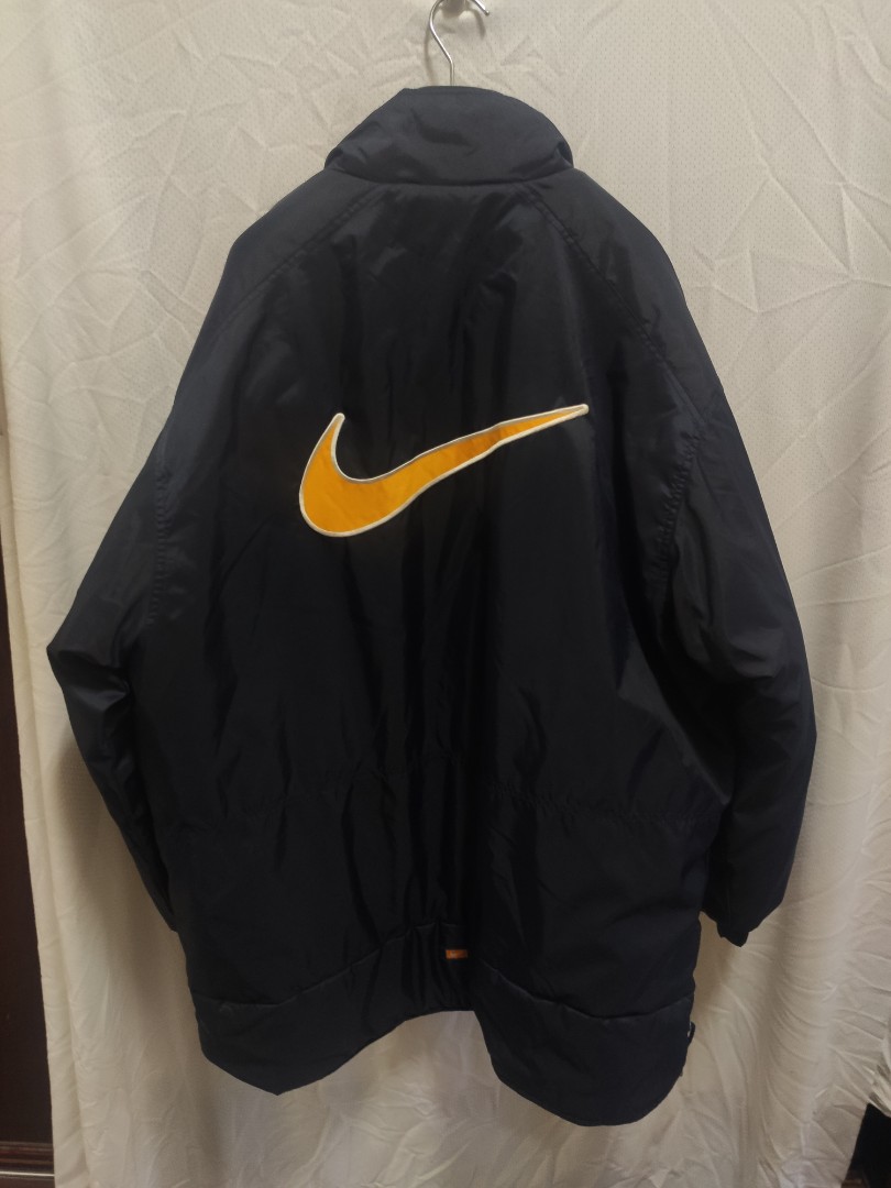 90's Vintage NIKE big swoosh puffer jacket, 他的時尚, 外套及戶外