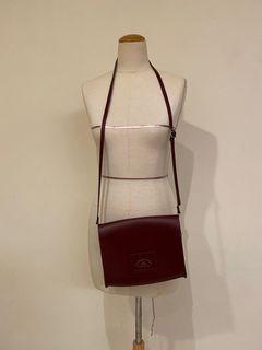 The cambridge全新未使用酒紅色包