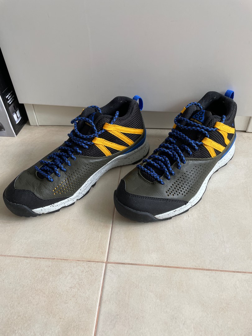 acg hiking shoe