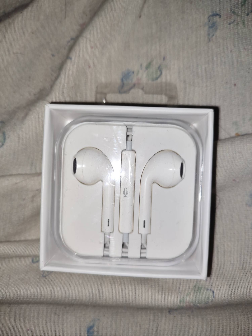 Apple EarPods Bnew original authentic original po wag makulir, Audio, Earphones on Carousell
