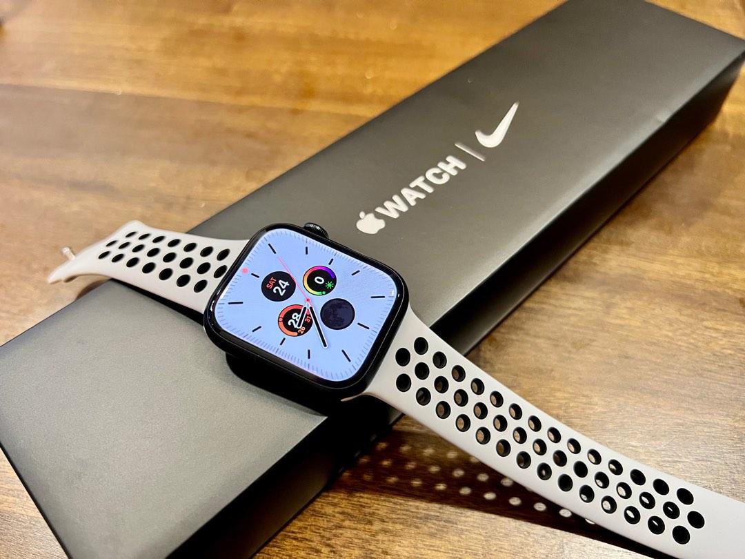 Apple Watch Series 7 45mm GPS Midnight Black with Nike Sports Band