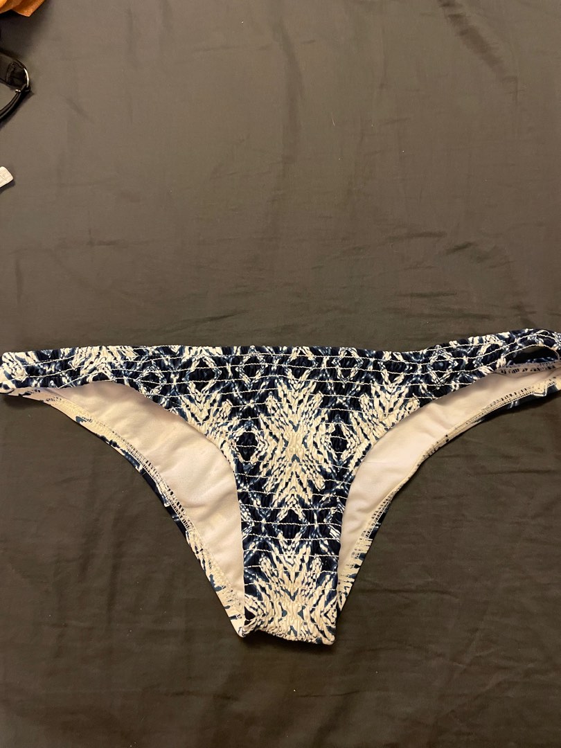 Billabong bikini bottom medium, Women's Fashion, Swimwear, Bikinis
