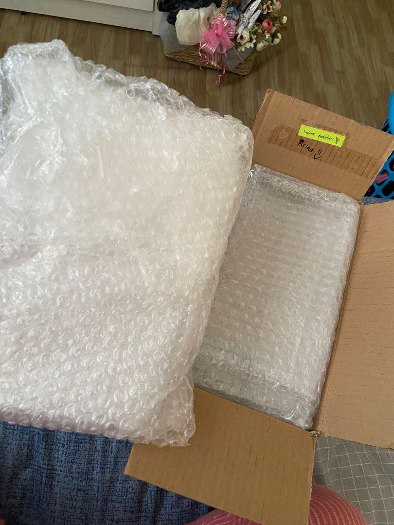 Bubble wraps (Category: Craft Supplies & Tools) located in Kuala Lumpur. Submitted by uta10 (Listing ID 1193424751, Image 1). Description: These are the bubble wraps that I've collected and I don't want to throw them away because it's gonna be ✨not environmental-friendly✨ They're not perfect but you can use them to wrap small non-fragile stuffs. I also have some cardboards together for kpop pc trading/selling purposes. Can meet-up anywhere around