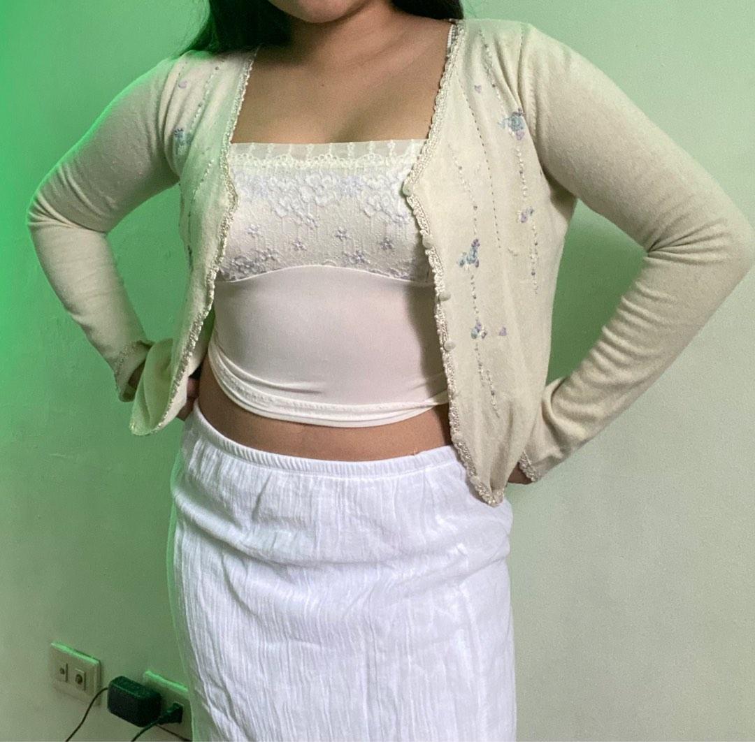 Grandma cottagecore cardigan //// grandmacore cottagecore dainty