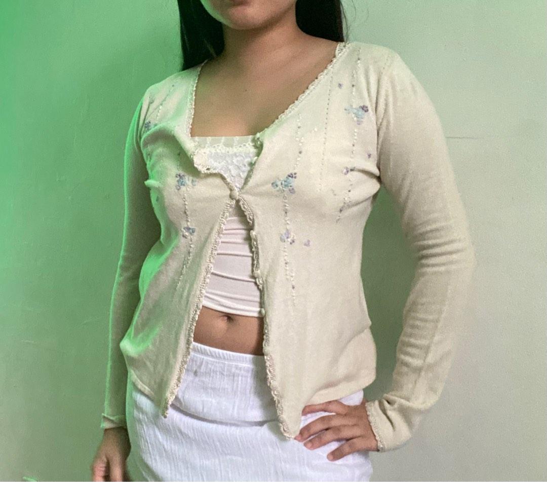 Grandma cottagecore cardigan //// grandmacore cottagecore dainty