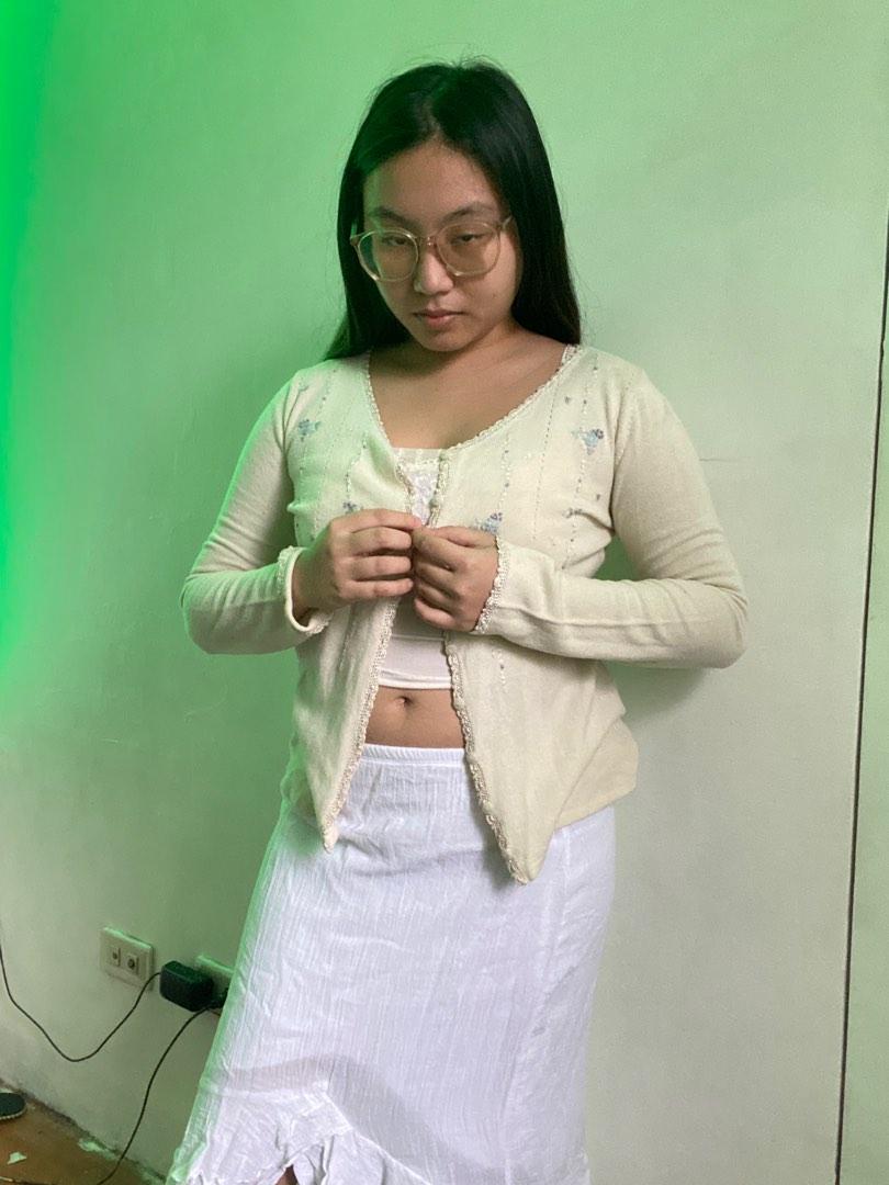 Grandma cottagecore cardigan //// grandmacore cottagecore dainty