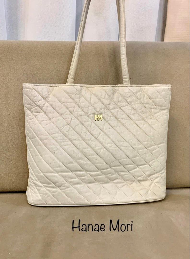 Hanae Mori Leather Tote Bag (Category: Luxury Bags & Wallets) located in Paranaque City. Submitted by katlouieleandicho (Listing ID 1193445319, Image 1). Description: 💯Authentic #hanaemori Leather Tote Bag Made in Japan Rank B Price : P700.