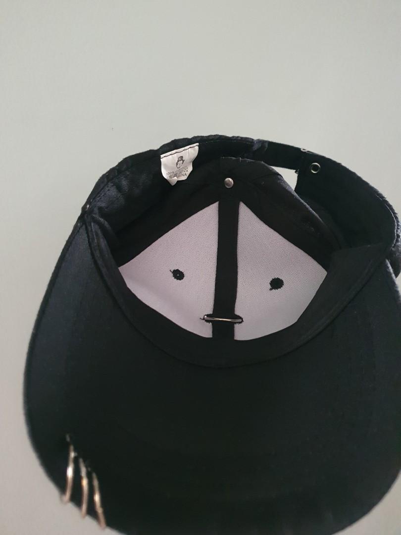 Hat / caps (Category: Caps & Hats) located in Singapore. Submitted by maraville (Listing ID 1193441275, Image 3). Description: received as a gift left the normal cap.