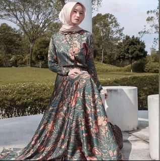 (Category: ) located in . Submitted by poshwardrobe (Listing ID 1193568868, Image 1). Description: .