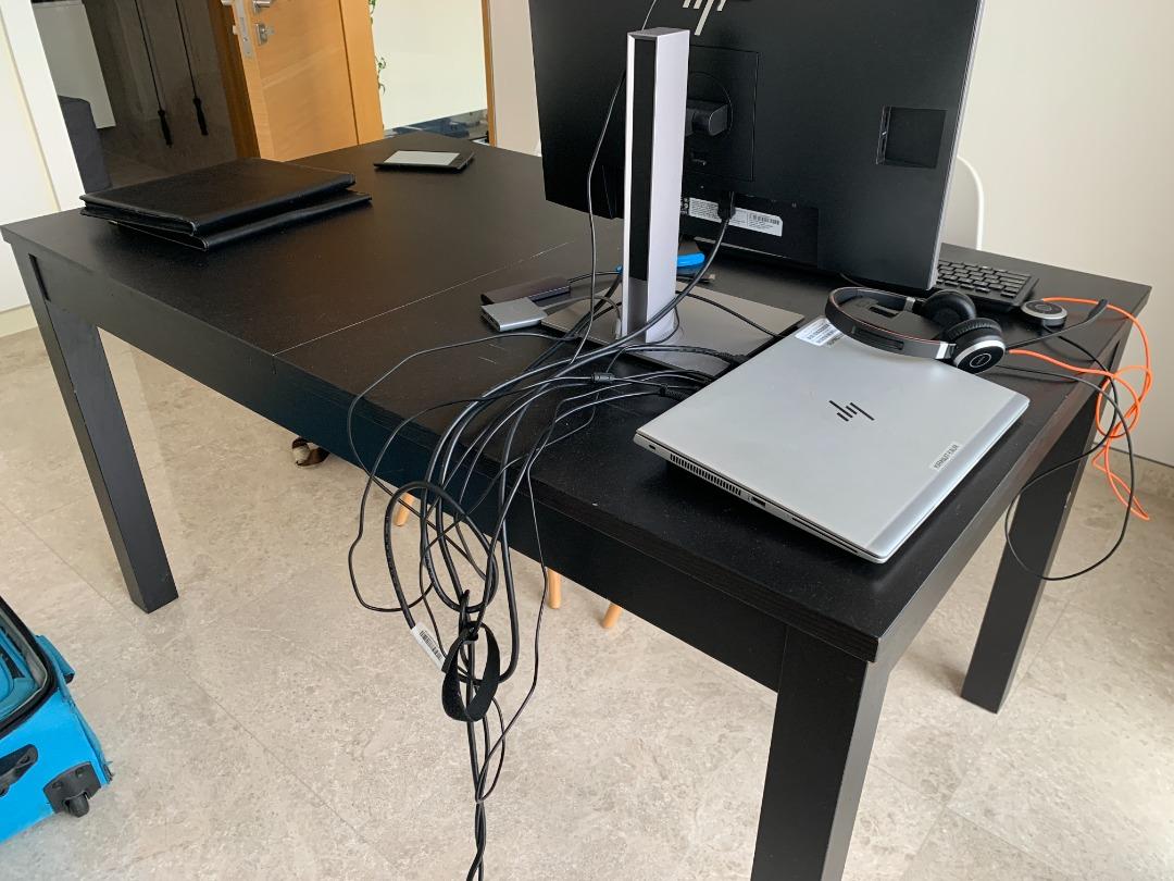 Ikea Bjursta extendable dining table 84 cm x 140 cm (extends to 180 or