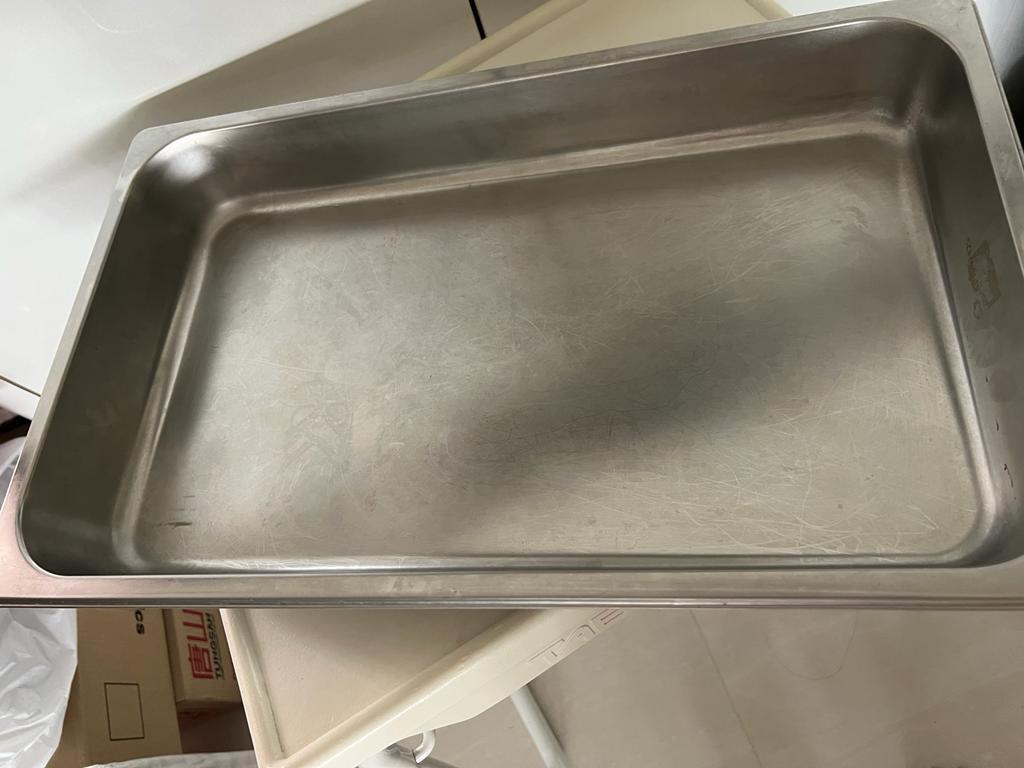 Insert Buffet Pan (Category: Cookware & Accessories) located in Singapore. Submitted by shawn.junjie (Listing ID 1193577897, Image 2). Description: 4 PCs available L: 54cm W: 33cm H: 7cm Not inclusive of Lid. (+$6.50 per lid) Please do note for safety, cookware items will not be available for exchange after deal. .
