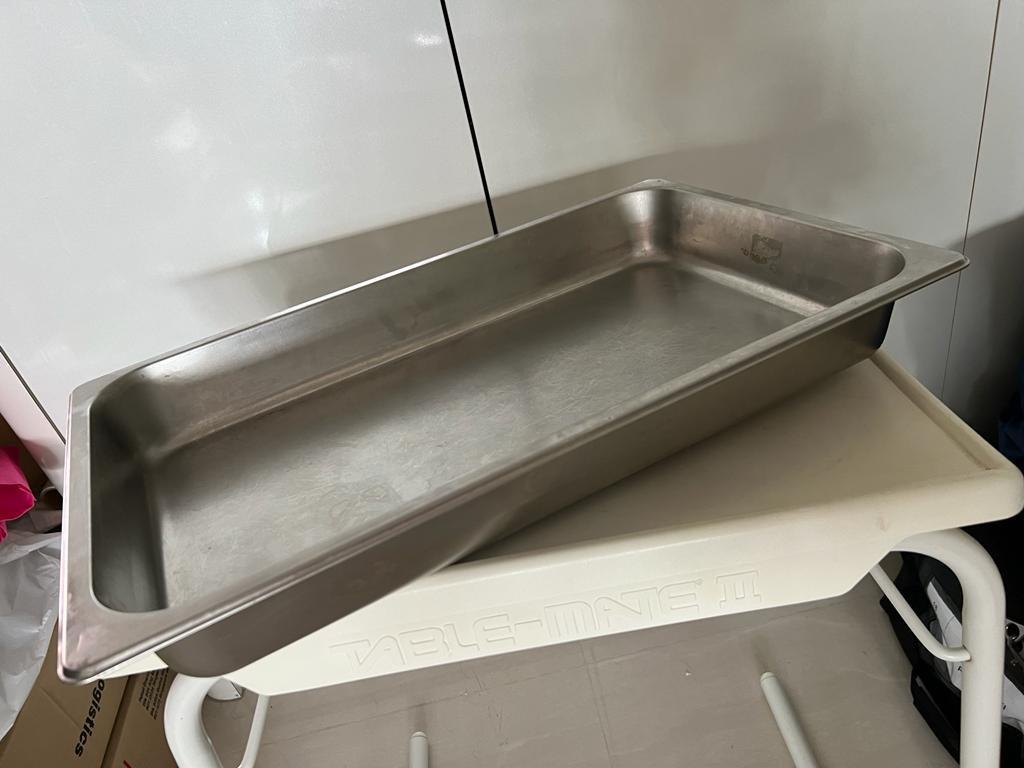 Insert Buffet Pan (Category: Cookware & Accessories) located in Singapore. Submitted by shawn.junjie (Listing ID 1193577897, Image 1). Description: 4 PCs available L: 54cm W: 33cm H: 7cm Not inclusive of Lid. (+$6.50 per lid) Please do note for safety, cookware items will not be available for exchange after deal. .