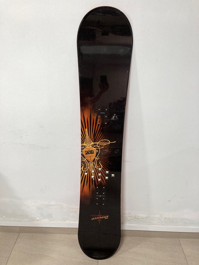 K2 Illusion Snowboard 155, Sports Equipment, Other Sports Equipment and